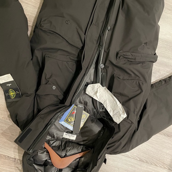 Brand new stone island ripstop gore Tex down parka
Size XL - Picture 6 of 13